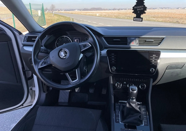 Skoda Superb cena 83000 przebieg: 142500, rok produkcji 2018 z Nysa małe 436